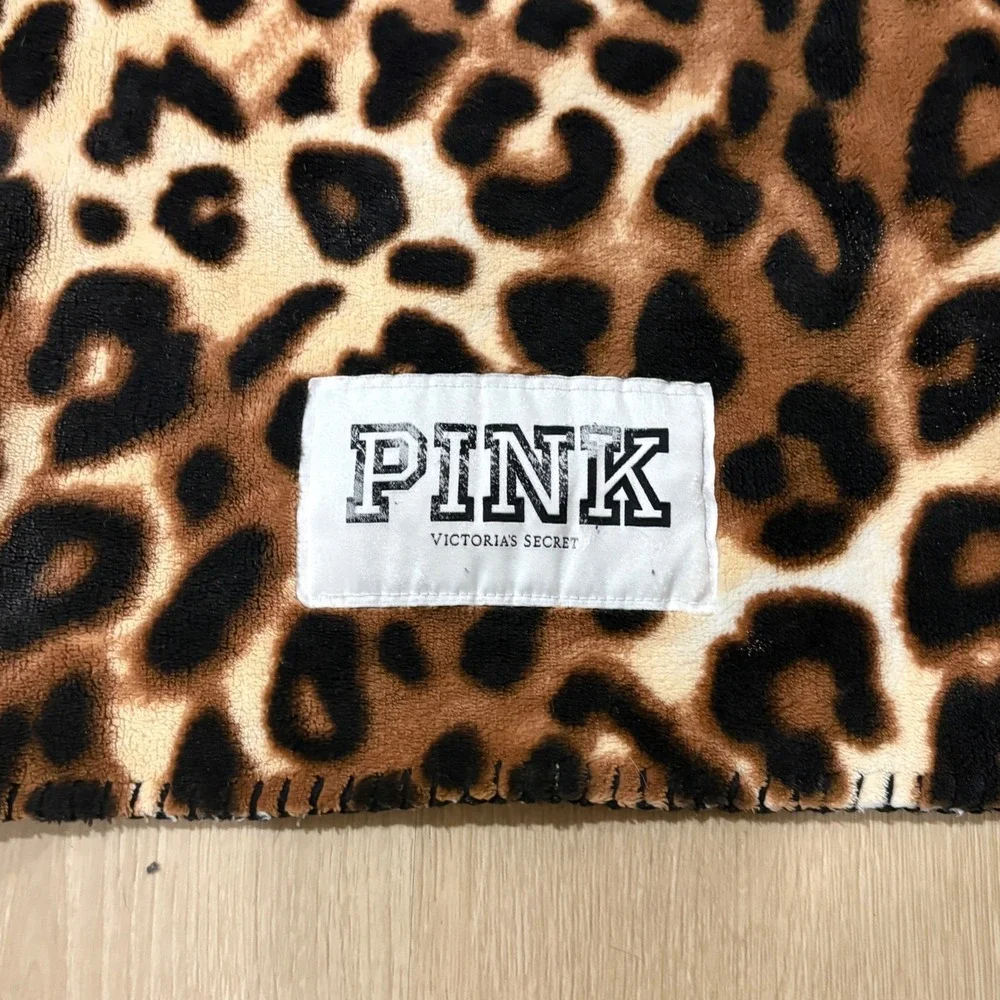 Victorias Secret PINK Y2K Fleece Throw Blanket Leopard Colorblock Logo 50x60 VS